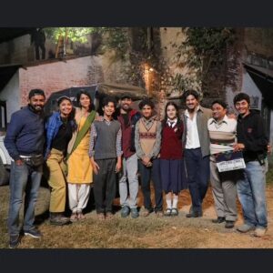 Suhani Sethi Instagram - People of Guns and Gulaabs ! ❤️ 
The best people, the best days, the best show 🌹

#GunsAndGulaabs #GunsAndGulaabsOnNetflix 🔫🌹

I have so many incredible memories of this show, I couldn't squeeze them all into this post 😬, so please bear with me!! 🤓