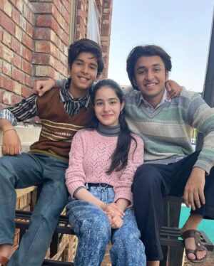 Suhani Sethi Instagram - Jo, Nannu, Ikhlaq, Gangu 🌹
When Tipu himself visited our school (without the paana 🔧😬) 
 
I've had the most fun shooting with you guys @krishrao_official @araham.sawant @tanishqchaudhary_ !!! Miss the 24/7 jokes, the overnight shoots, and UNO ❤️ 

#GunsAndGulaabs #GunsAndGulaabsOnNetflix