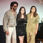 Suhani Sethi Instagram – Jo, Arjun, Madhu. My beautifullllll mum and dad ❤️❤️❤️
Followed by my first day of shoot – also the first ever scene of Jo in the show! 
Have you watched the first episode yet ? 🔫🌹
@netflix_in 💖

#gunsandgulaabs #gunsandgulaabsonnetflix