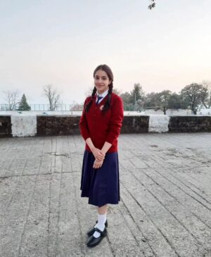 Suhani Sethi Instagram - Jo, Arjun, Madhu. My beautifullllll mum and dad ❤️❤️❤️
Followed by my first day of shoot - also the first ever scene of Jo in the show! 
Have you watched the first episode yet ? 🔫🌹
@netflix_in 💖

#gunsandgulaabs #gunsandgulaabsonnetflix