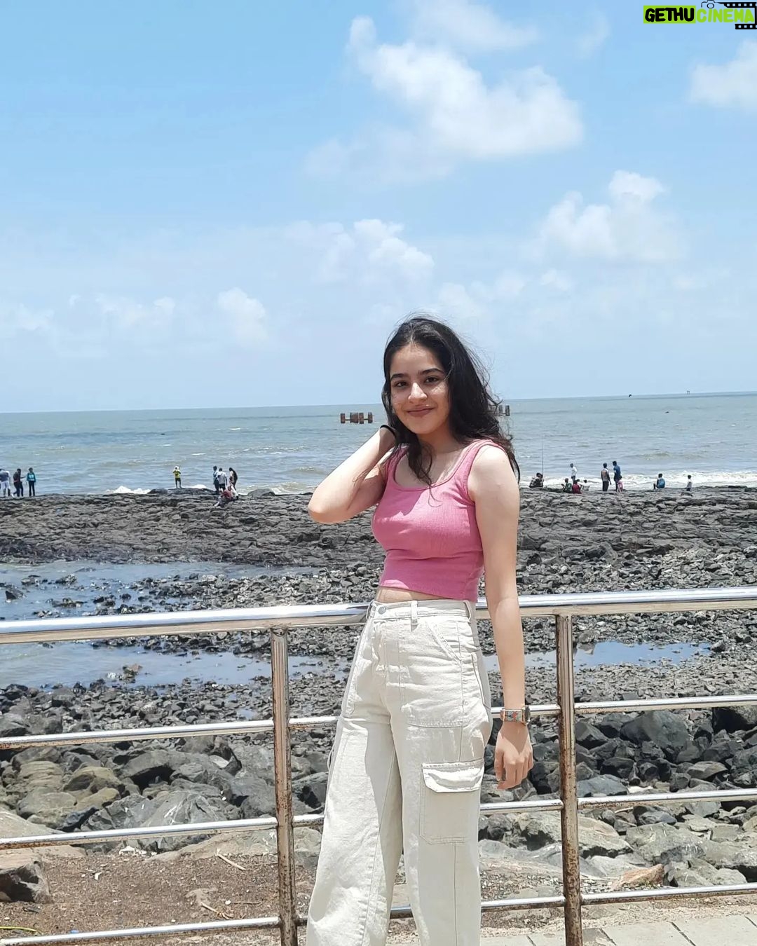 Suhani Sethi Instagram - couldn't choose 🩷
