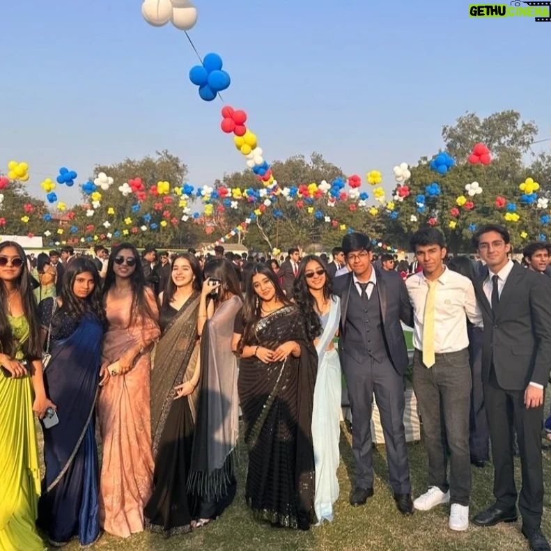 Suhani Sethi Instagram - Pixie dust, sparkles, love, sunshine, hardships, friendships, memories- Dps Rkp ☀️🌷💗 Obviously one farewell post wasn't enough!