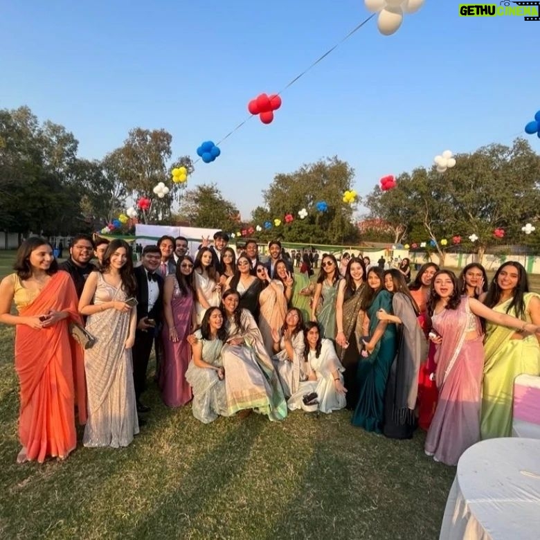 Suhani Sethi Instagram - Pixie dust, sparkles, love, sunshine, hardships, friendships, memories- Dps Rkp ☀️🌷💗 Obviously one farewell post wasn't enough!