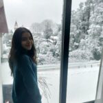 Suhani Sethi Instagram - Just some more of Sofia!! 💗 (Majorly the crazy times we had during the making 😬) Also our little Seher playing Iti in the film, made snowmen for us 🥰☃️ #cuttputlli