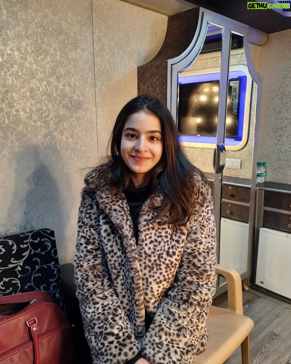 Suhani Sethi Instagram - Sofia ❤️ Swipeee for a surprise - ⚠️TW for 8th, 9th and 10th slide: prosthetic blood! #cuttputlli now streaming on @disneyplushotstar