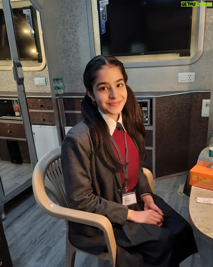 Suhani Sethi Instagram - Sofia ❤️ Swipeee for a surprise - ⚠️TW for 8th, 9th and 10th slide: prosthetic blood! #cuttputlli now streaming on @disneyplushotstar
