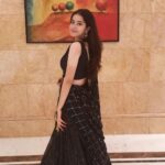 Suhani Sethi Instagram - ft. my tanned arms 🥴