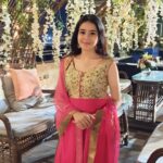 Suhani Sethi Instagram - 🌷