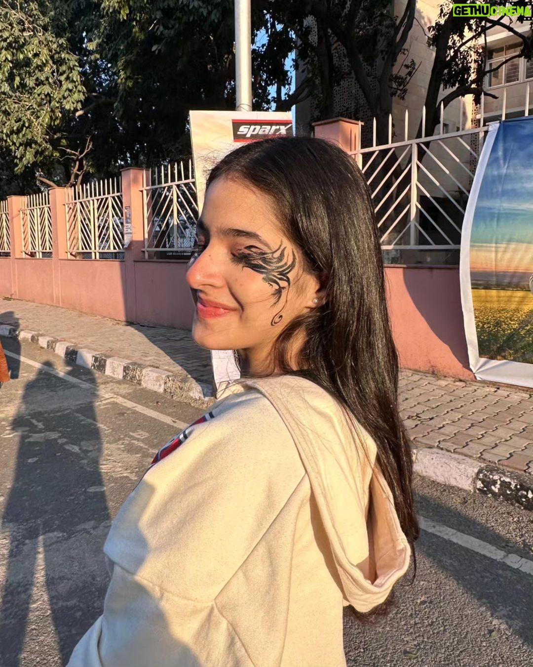 Suhani Sethi Instagram - just some π¨ποΈπβ¨ and loads of πβΊοΈπ©·