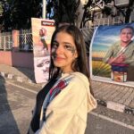 Suhani Sethi Instagram - just some 🎨🖌️🌞✨ and loads of 😁☺️🩷