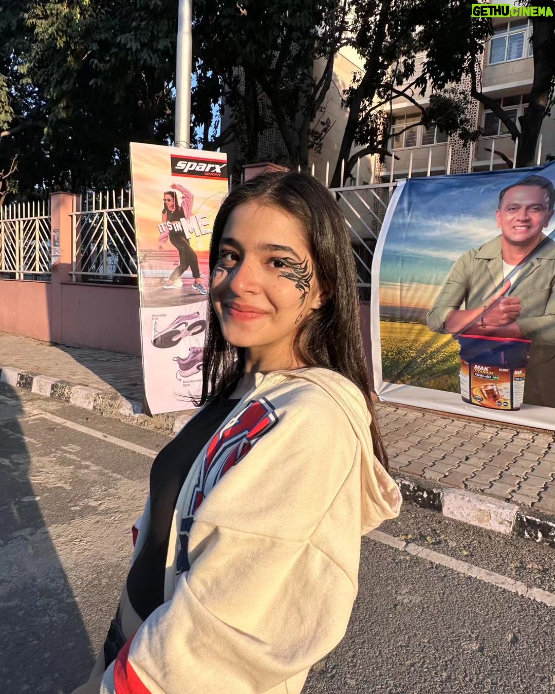 Suhani Sethi Instagram - just some π¨ποΈπβ¨ and loads of πβΊοΈπ©·
