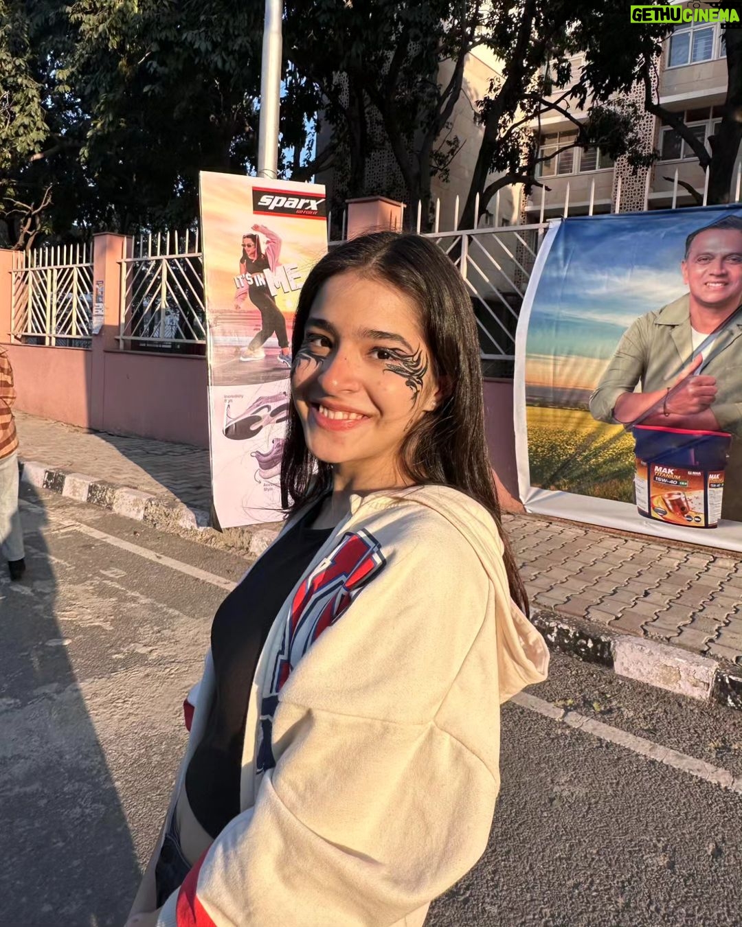 Suhani Sethi Instagram - just some π¨ποΈπβ¨ and loads of πβΊοΈπ©·