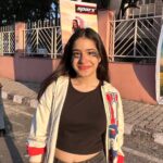 Suhani Sethi Instagram - just some 🎨🖌️🌞✨ and loads of 😁☺️🩷
