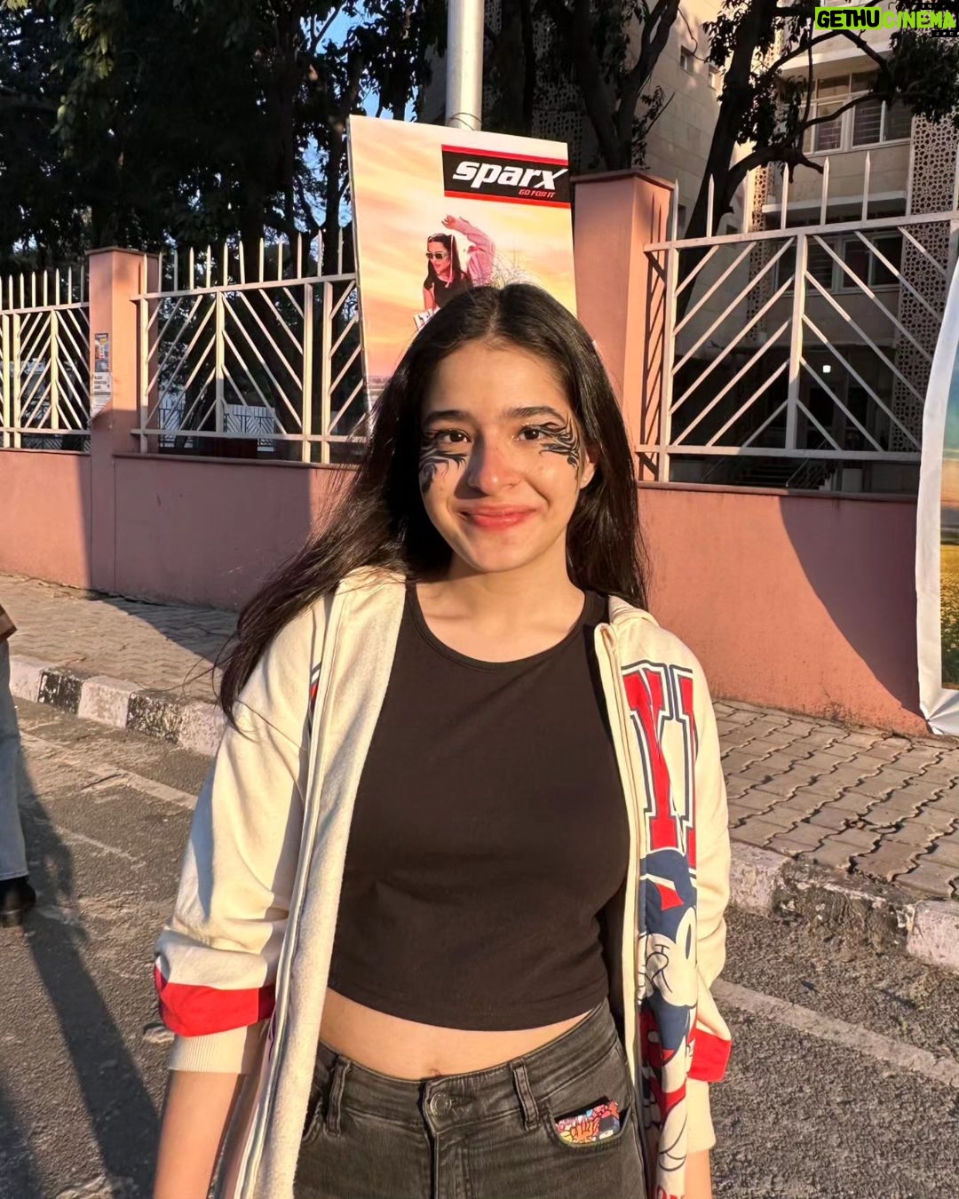 Suhani Sethi Instagram - just some π¨ποΈπβ¨ and loads of πβΊοΈπ©·