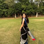 Suhani Sethi Instagram – My indecisiveness about posting these pictures had them waiting for months -_- 
🥻🖤@satyapaulindia