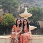 Suhani Sethi Instagram - Mom clicks the best pictures, and looks the best in them ❤️
