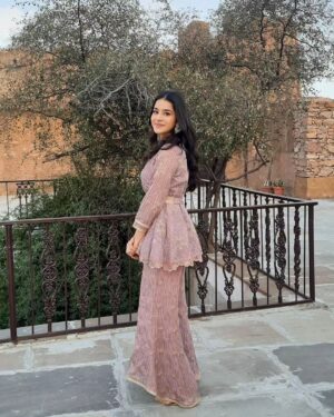Suhani Sethi Instagram - indecisiveness at its peak 🌸🩷