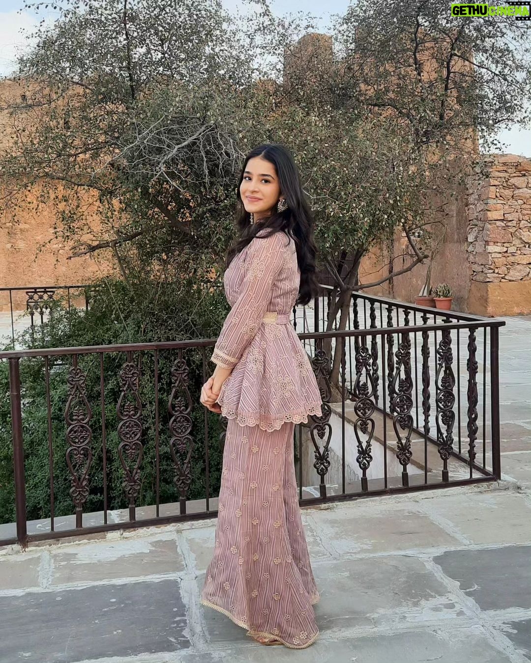 Suhani Sethi - 9.4K Likes - indecisiveness at its peak 🌸🩷