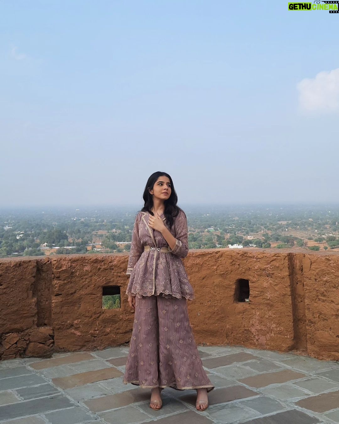 Suhani Sethi - 9.4K Likes - indecisiveness at its peak 🌸🩷