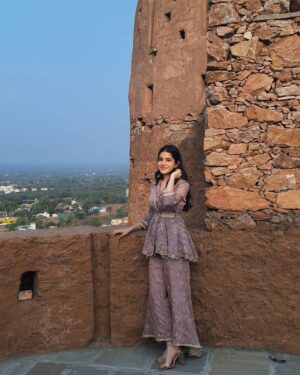 Suhani Sethi Instagram - indecisiveness at its peak 🌸🩷