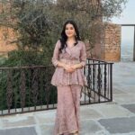 Suhani Sethi Instagram – indecisiveness at its peak 🌸🩷 Jaipur, Rajasthan