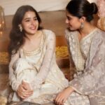 Suhani Sethi Instagram - 🦢🤍@shopmulmul