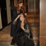 Sunanda Sharma Instagram - 𝐀𝐚𝐧𝐤𝐡𝐞𝐢𝐧 𝐭𝐡𝐢, 𝐣𝐨 𝐤𝐞𝐡 𝐠𝐚𝐲𝐢 𝐬𝐚𝐛 𝐤𝐮𝐜𝐡, 𝐋𝐚𝐟𝐳 𝐡𝐨𝐭𝐞, 𝐭𝐨𝐡 𝐦𝐮𝐤𝐚𝐫 𝐠𝐚𝐲𝐞 𝐡𝐨𝐭𝐞.. . . Makeup by my jaan @el3gance_mua suit @saggiphull_by_tulika_heer 📸 @satishvclicks