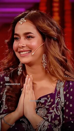 Sunanda Sharma Instagram - Dhadkan te fer hor tez ho jaani ai🙈😂
Louve this video☺️