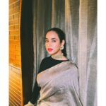 Sunanda Sharma Instagram - इत्तेफाक से मिलने वाले, मर्जी से बिछड़ जाते हैं ॥