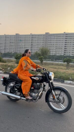 Sunanda Sharma Instagram - 𝐎𝐧𝐞 𝐃𝐨𝐰𝐧 𝐅𝐨𝐮𝐫 𝐮𝐩.. 𝐈𝐲𝐤𝐲𝐤 🏍️