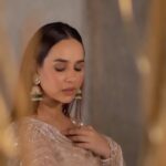 Sunanda Sharma Instagram - Dhadkan sambhalun Yan Saans Kaabu mein Karun, Apko NaZarBhar Dekhne Mein AAFAT bohot Hai..🌙🌹 . . Styling: @jyotiisingh5 Outfit: @surabhichopralabel Earrings: @rasa_jewels Rings: @stemmaheirlooms Makeup: @satpreetkaurmakeovers Video by: @mohitaneja7