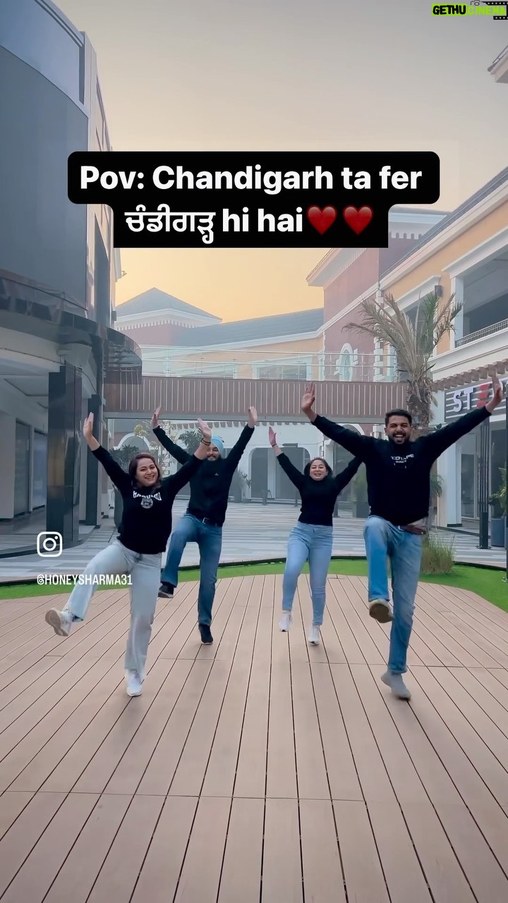 Sunanda Sharma Instagram - Dil hi khush kar ditta ne swere swere baadshaaho 🤩 To all the bhangra lovers, let’s recreate this bhangra step💃 . . P.s:- Guys let’s do this together 💫 @honeysharma31 @jatindermann17 @_.shivani_.03 @sakshi694 🤙
