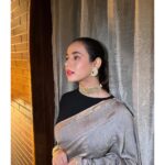 Sunanda Sharma Instagram - इत्तेफाक से मिलने वाले, मर्जी से बिछड़ जाते हैं ॥