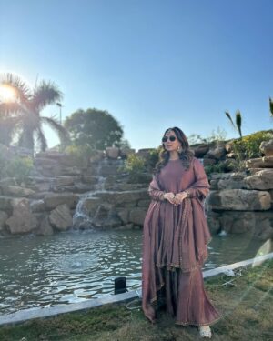 Sunanda Sharma Instagram - इश्क़ आज भी सादगी और मर्यादा में शोभा देता है..।🌹
.
.
Jewels by @ajewelsbyanmol 💎