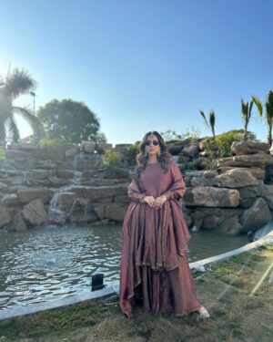 Sunanda Sharma Instagram - इश्क़ आज भी सादगी और मर्यादा में शोभा देता है..।🌹
.
.
Jewels by @ajewelsbyanmol 💎