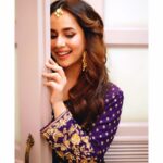 Sunanda Sharma Instagram - Roz ni mainu Call te puchhe, Time oh Pehli Date Da🙈🤙💫 . . @saggiphull_by_tulika_heer thank you for making this beautiful suit❤️ @rasa_jewels 💎💫
