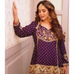 Sunanda Sharma Instagram - Roz ni mainu Call te puchhe, Time oh Pehli Date Da🙈🤙💫 . . @saggiphull_by_tulika_heer thank you for making this beautiful suit❤️ @rasa_jewels 💎💫