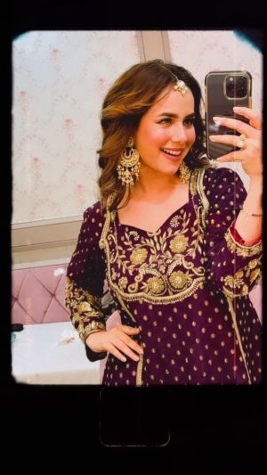 Sunanda Sharma Instagram - Munda kudiyan chidiyan vekhda😉🙊
.
.
Kaisa laga gaana Baadshaho 😎