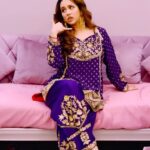 Sunanda Sharma Instagram - Roz ni mainu Call te puche, Time ni pehli Date da🤙😉 . . Beautiful suit by @saggiphull_by_tulika_heer 💜 Jewels @rasa_jewels 💎
