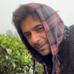 Sunil Grover Instagram - Happy 2024 friends ! 🌺 chai pi lo