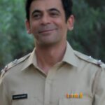 Sunil Grover Instagram – With the chase for the murderer on the run, a new mystery has just begun! 😎 

#SunflowerS2 premieres 1st March, only on #ZEE5

#Sunflower

@whosunilgrover @adah_ki_adah @ranvirshorey 
@vikas71 @parmarchaitally @navingujral @mukulchadda @ashishvidyarthi1 @shonalinagrani @sonaljhaofficial @radhabhatt @salk.04 @officialashwinkaushal @reliance.entertainment #GoodCo @virajsawant @sarkarshibasish @ria.nalavade @girishkulkarni1 @manish_kalra_ @nimishalok @surryamenen @duhjizzy @navagat_p @zee5 @zee5global