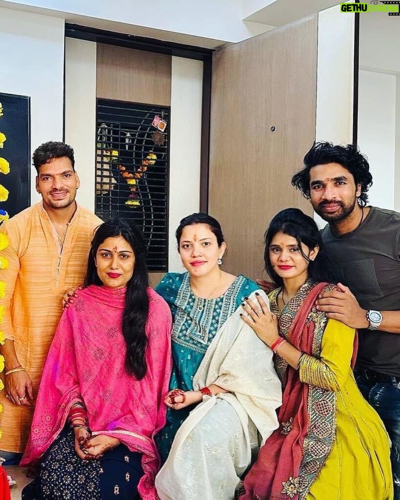 Sunitha Pandey Instagram - May Ganesh ji fill our lives with lots of positivity and love around us . Ganesh festive 2023 . #ganeshchaturthi #friendsforever #ganeshotsav #sunita #friends #ganeshfestival