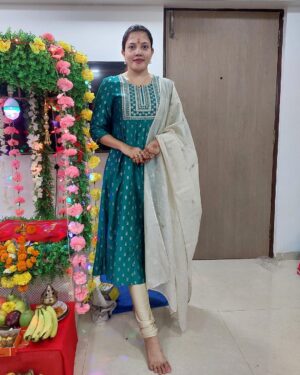 Sunitha Pandey Instagram - 💚

#festive #trendingreels #trendingsongs #sunita #festivewear #indianwear #ganeshchaturthi #ganesha #indianfashion