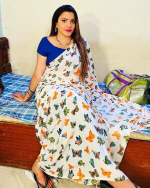 Sunitha Pandey Instagram - That butterflies 🦋 

#sareelove #shootmode #instareels #sunita #behindthescenes #crimepetrol #picoftheday #sareefashion