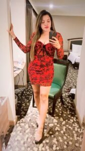 Sunitha Pandey Instagram - Baby Teri jaaniya 💃🏻 #trendingreels #trendingsongs #trending #trendingnow #sunita #punjabisongs #viral #viralvideos #viralreels