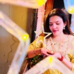 Sunitha Pandey Instagram – ⭐️⭐️⭐️

#diwali #diwalirangoli #diwali💥 #sunita #familytime #picoftheday