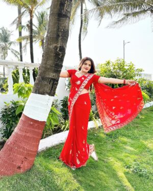 Sunitha Pandey Instagram - Laal rang vich rangeyaa 🫶🏻

#instaphoto #instadaily #sunita #pic #trendingpic