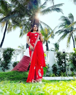 Sunitha Pandey Instagram - Laal rang vich rangeyaa 🫶🏻

#instaphoto #instadaily #sunita #pic #trendingpic
