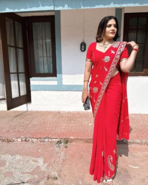 Sunitha Pandey Instagram - Laal rang vich rangeyaa 🫶🏻

#instaphoto #instadaily #sunita #pic #trendingpic
