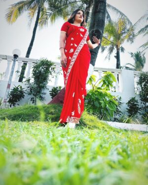 Sunitha Pandey Instagram - Laal rang vich rangeyaa 🫶🏻

#instaphoto #instadaily #sunita #pic #trendingpic